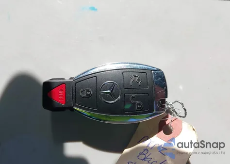 2015 Mercedes-Benz C 300 Sport 4Matic z USA, uszkodzony, nr VIN 55SWF4KB4FU007069